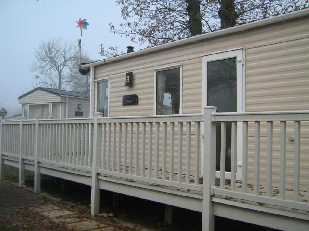 Lovely 6 Berth Caravan With Decking At Carlton Meres In Suffolk Ref 60058M Saxmundham Exterior photo