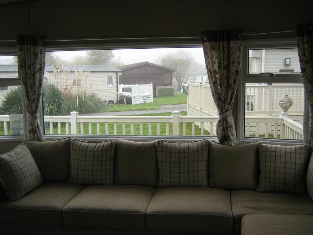 Lovely 6 Berth Caravan With Decking At Carlton Meres In Suffolk Ref 60058M Saxmundham Exterior photo